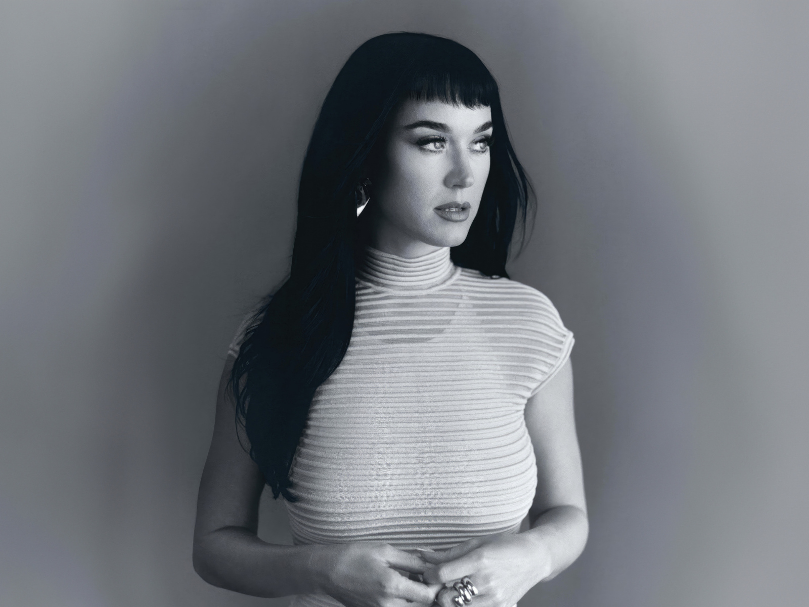 Американская певица Кэти Перри черно-белое фото