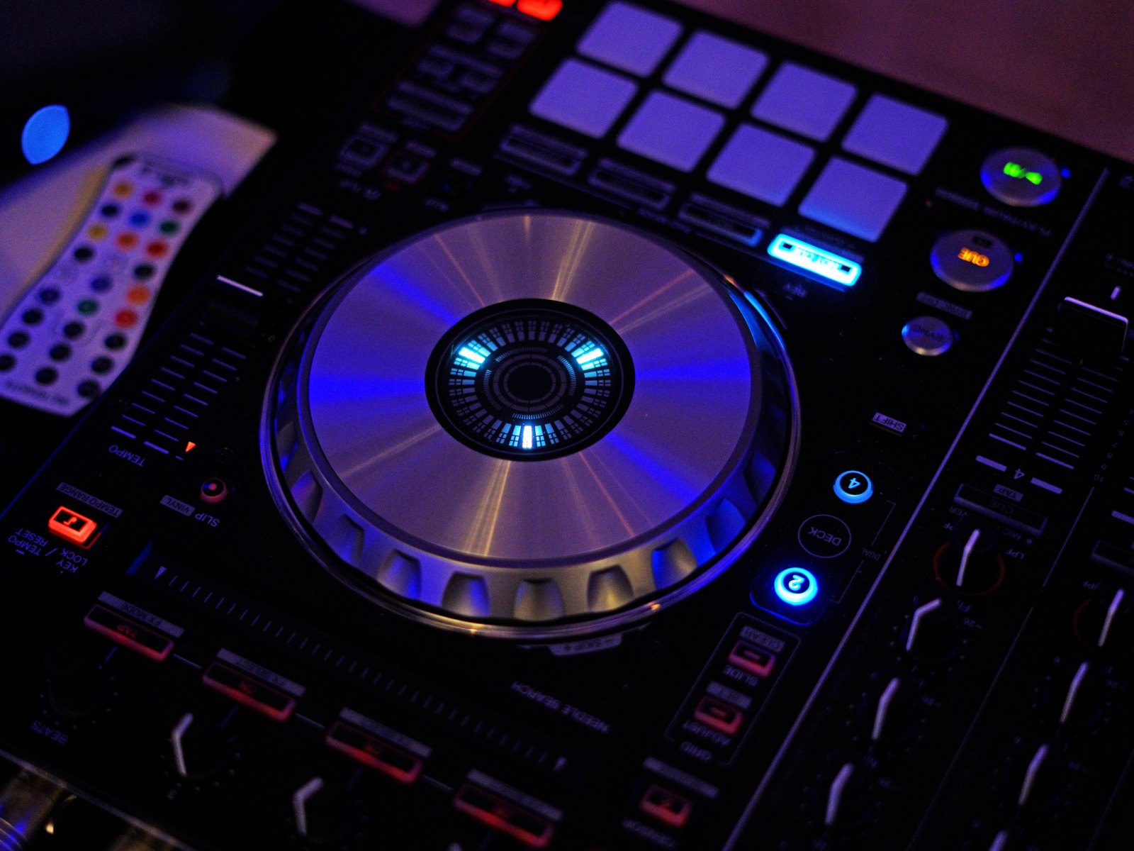 Инструмент диджейской установки