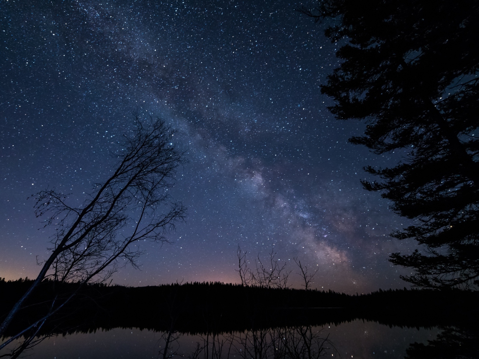 Млечный путь в бескрайнем звездном небе ночью