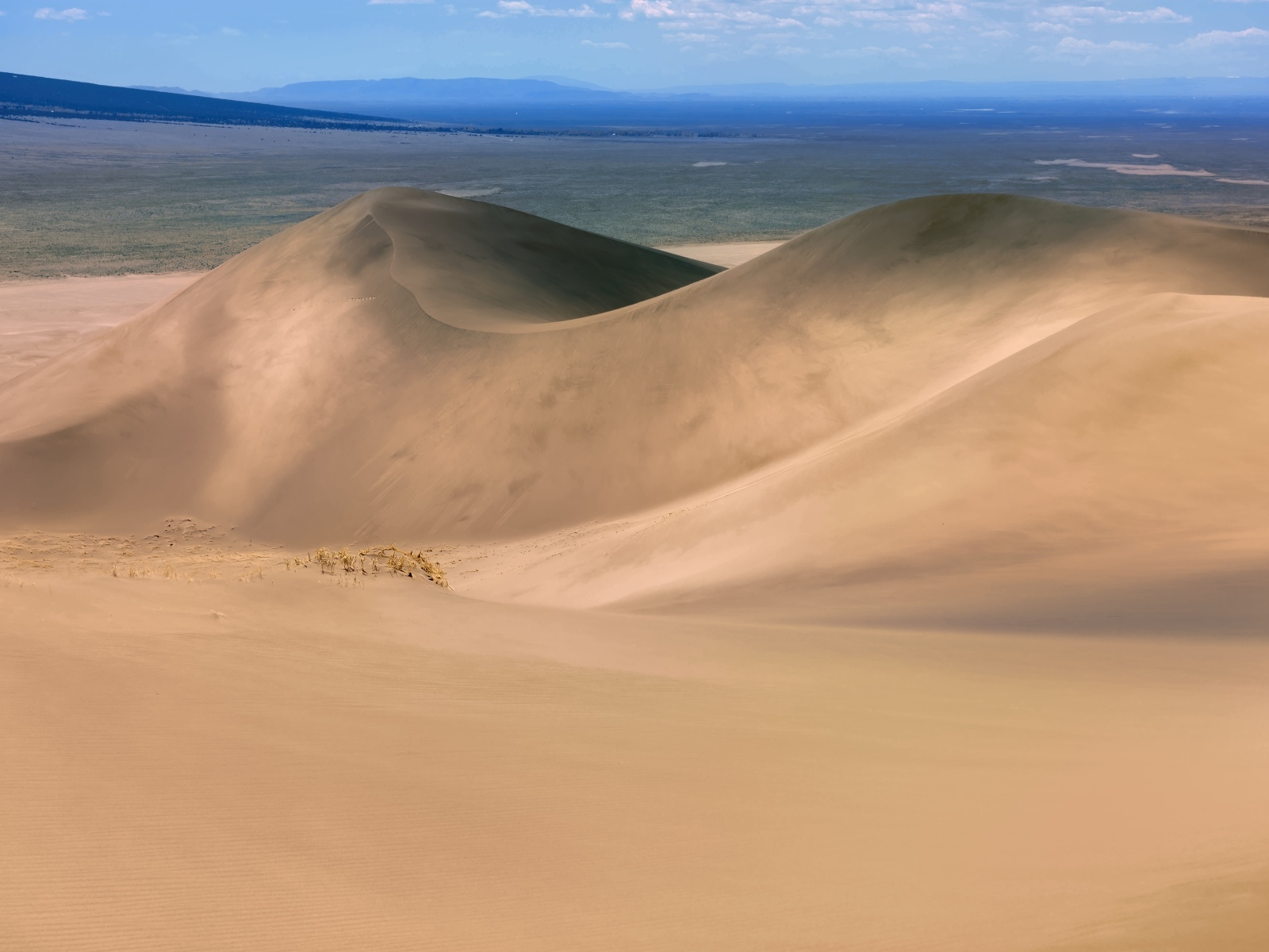 Песчаные дюны в пустыне 