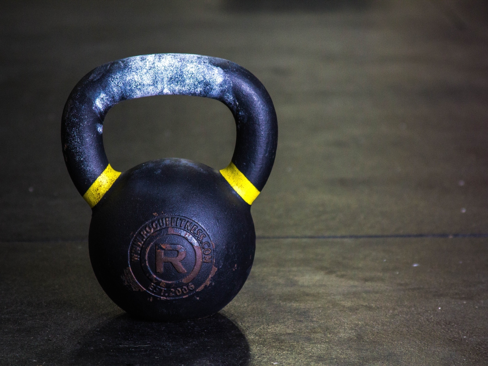 Большая железная гиря 