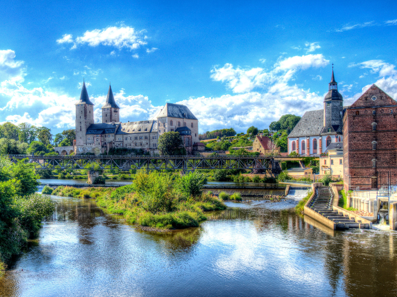 Старинный Замок Рохлиц у реки, Германия