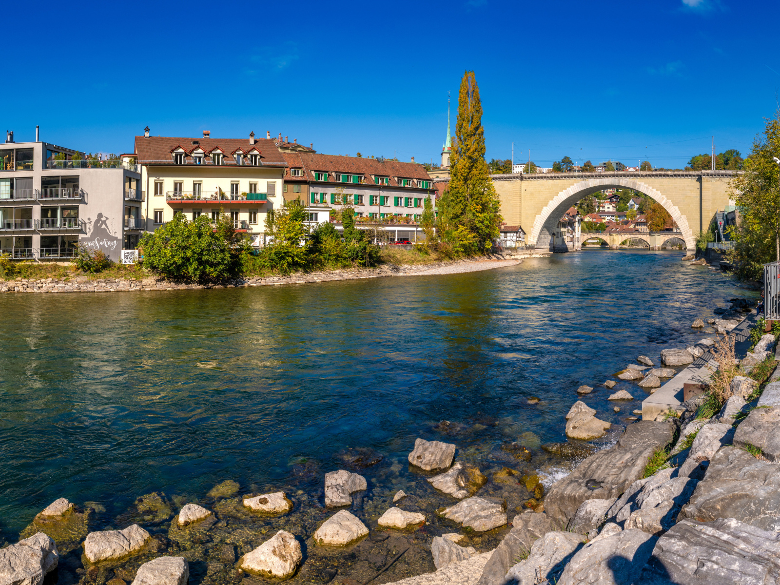 Набережная у реки в городе Берн, Германия