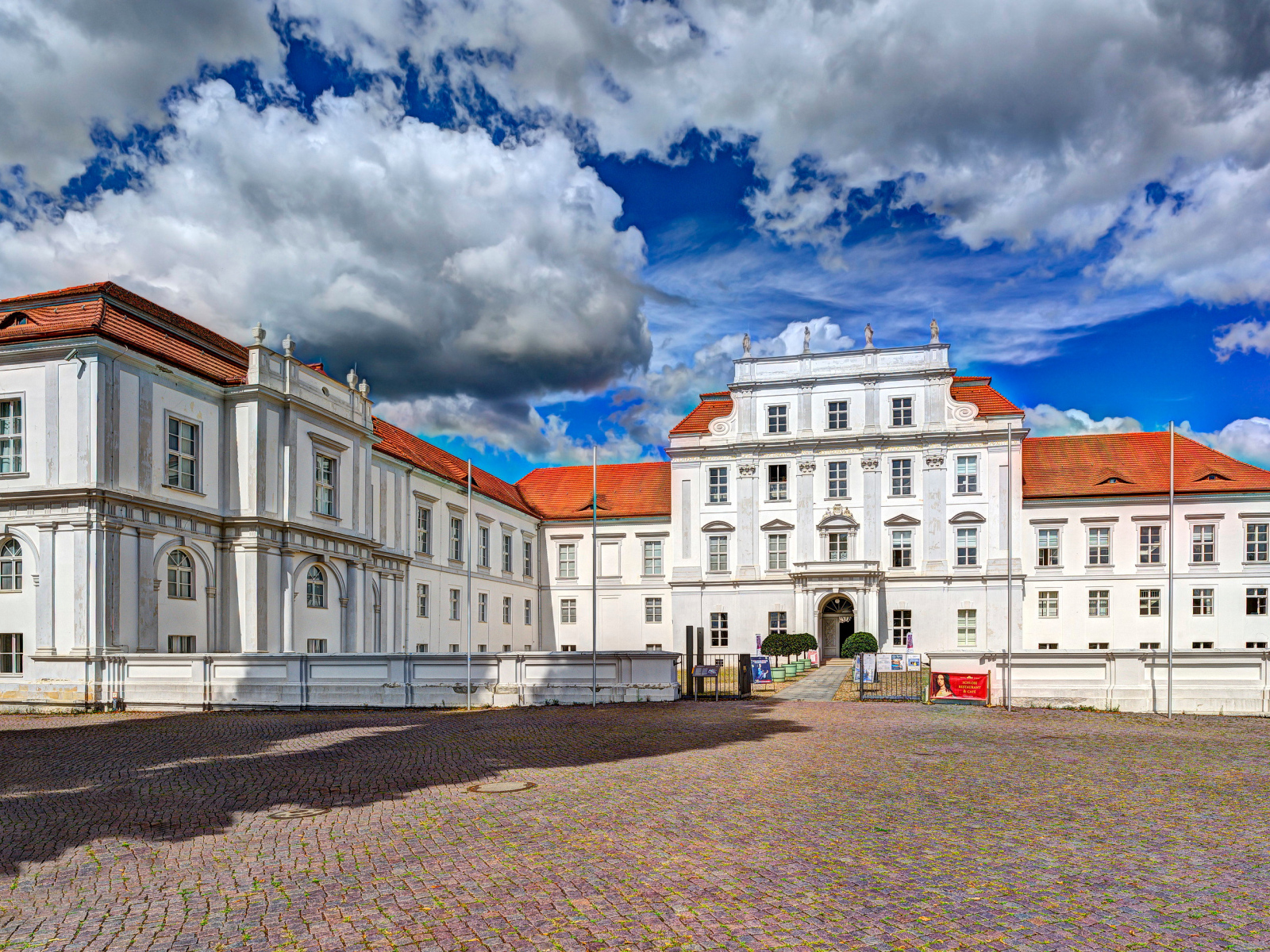 Здание ратуши в городе Ораниенбург, Германия