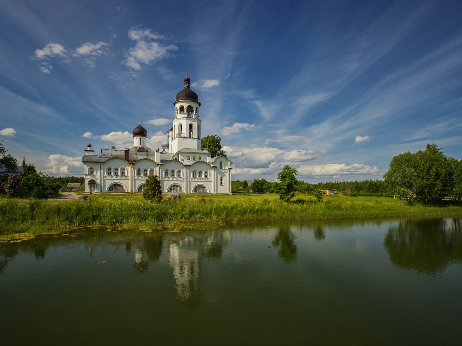Крыпецкой монастырь у воды, Россия