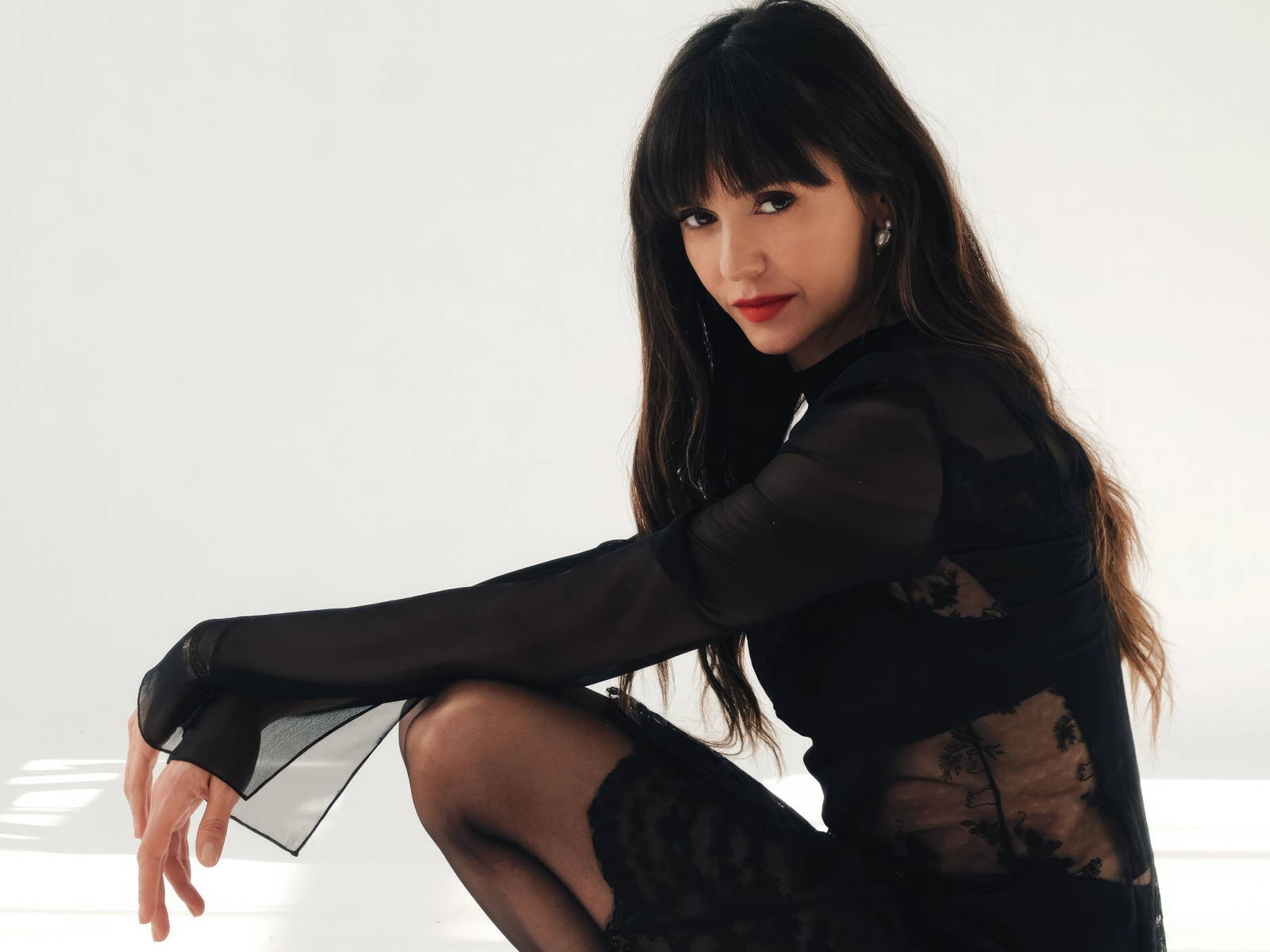 Жгучая брюнетка актриса Нина Добрев