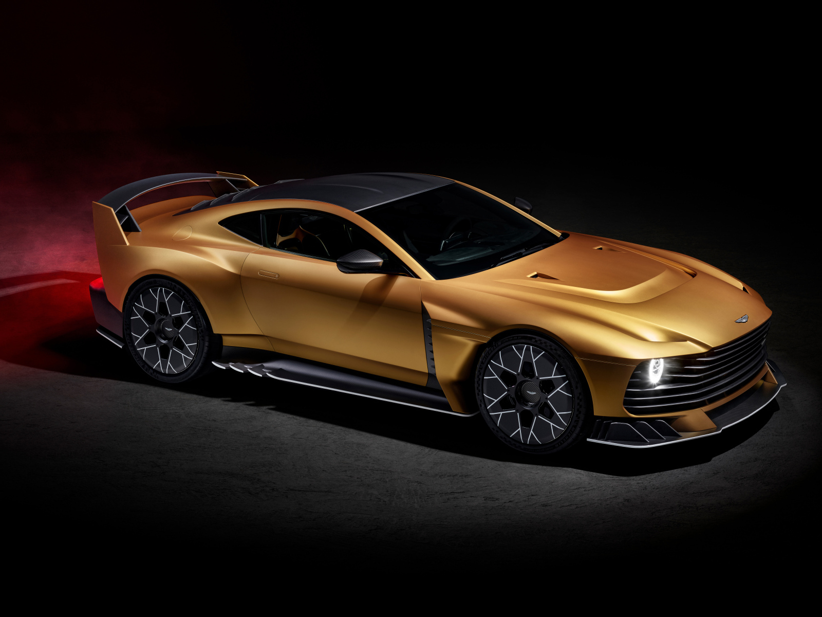 Презентация автомобиля Aston Martin Valiant 2024 года