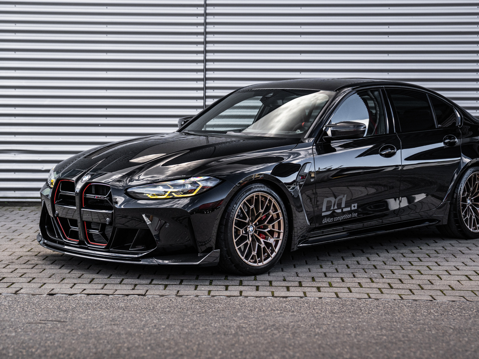 Черный автомобиль Dahler BMW M3 CS