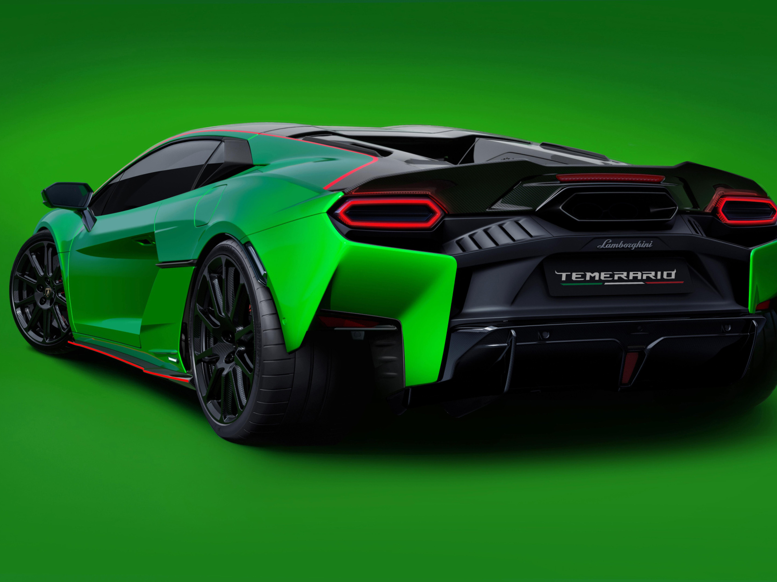 Автомобиль Lamborghini Temerario Alleggerita 2024 года на зеленом фоне
