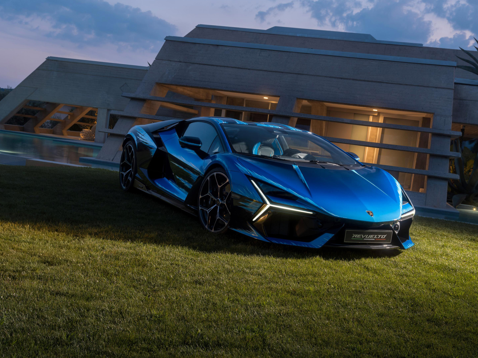 Быстрый дорогой автомобиль Lamborghini Revuelto Opera Unica 2024 года