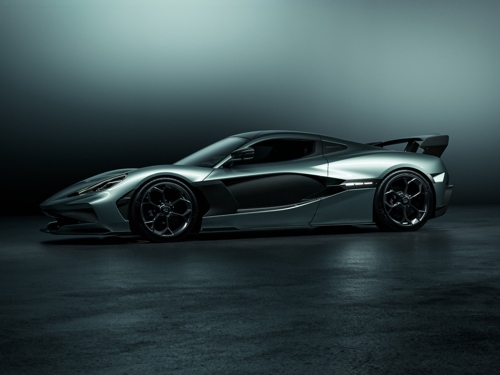 Автомобиль Rimac Nevera R 2024 года вид сбоку