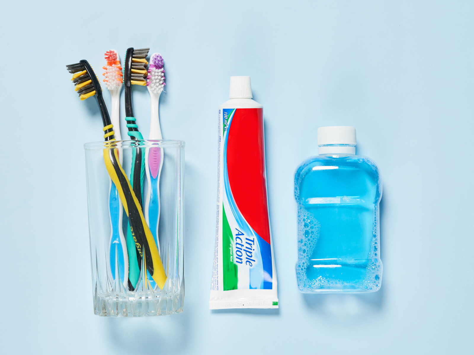 Зубная паста, щетки и ополаскиватель для рта