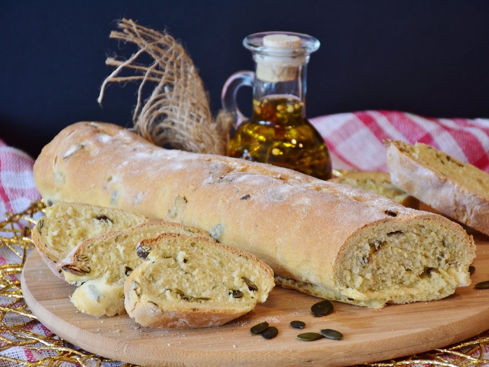 Буханка чиабатта с семечками подсолнуха