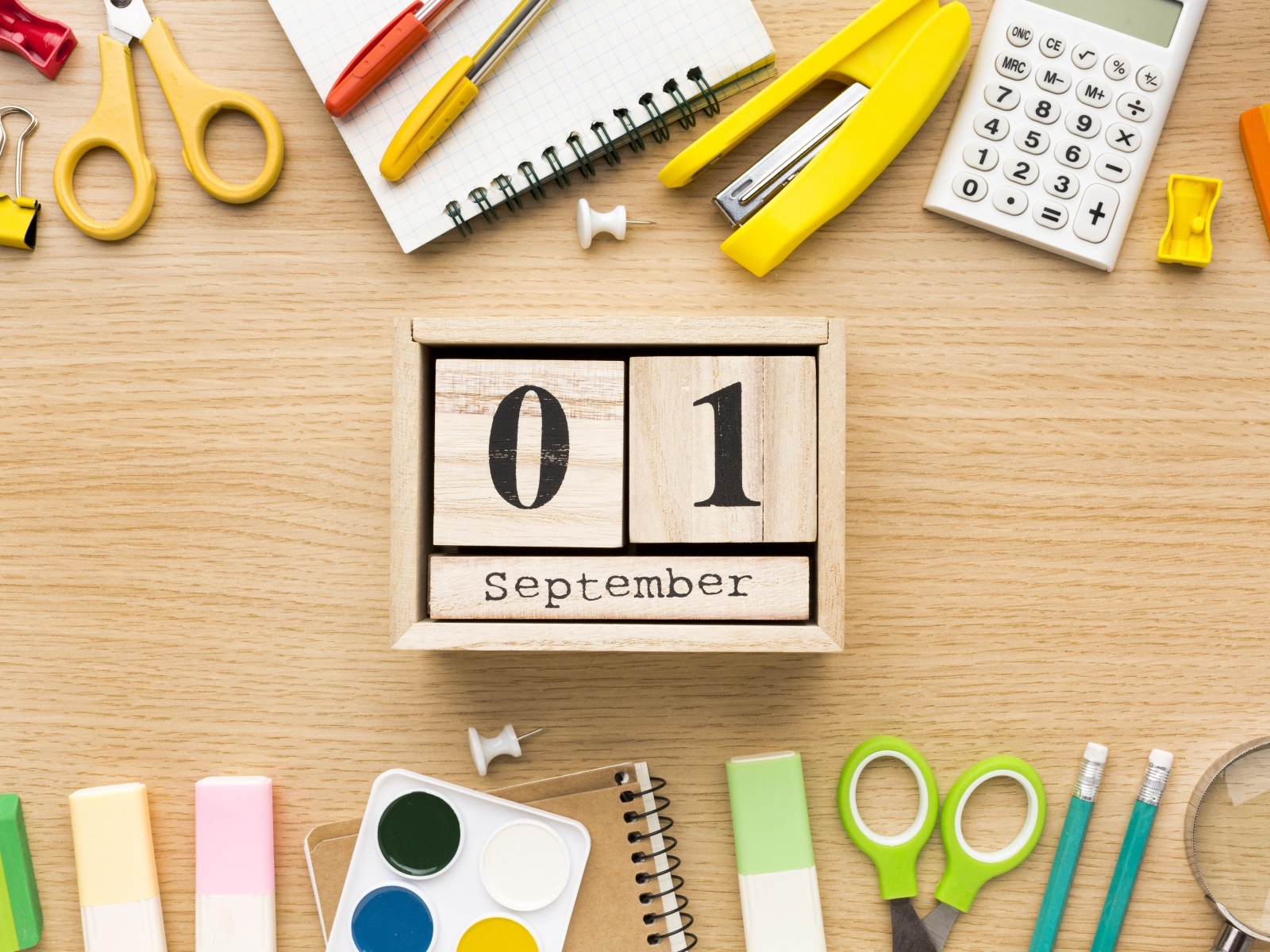 Канцелярские предметы на первое сентября
