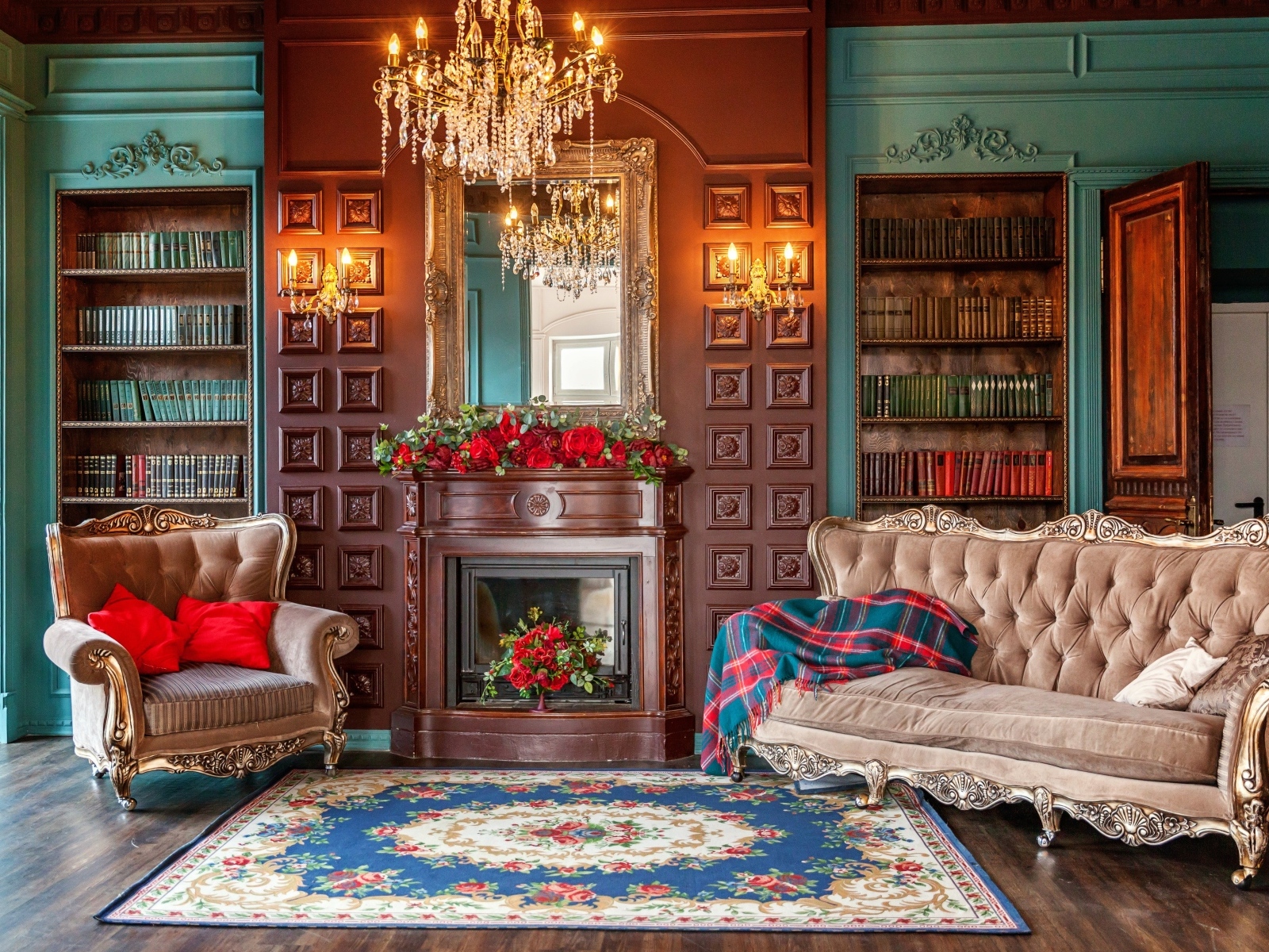 Красивая мебель в комнате с ковром 