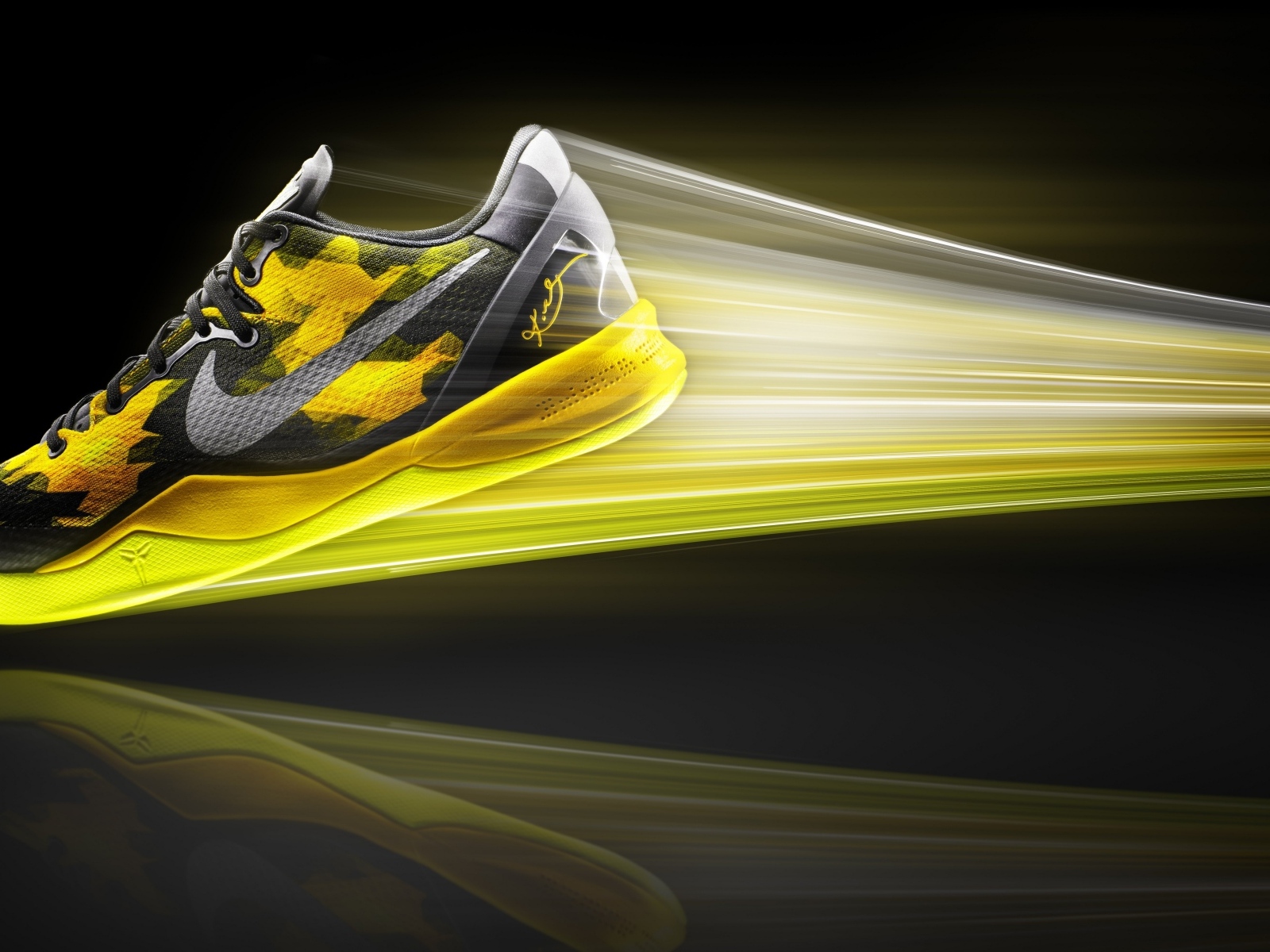 Кроссовок на скорости на черном фоне