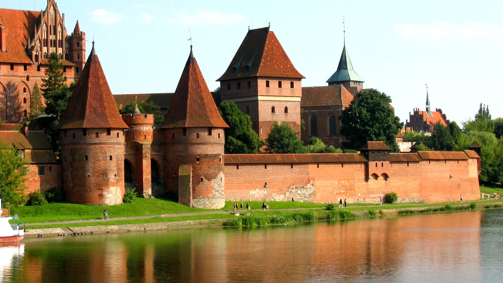 Красивый замок