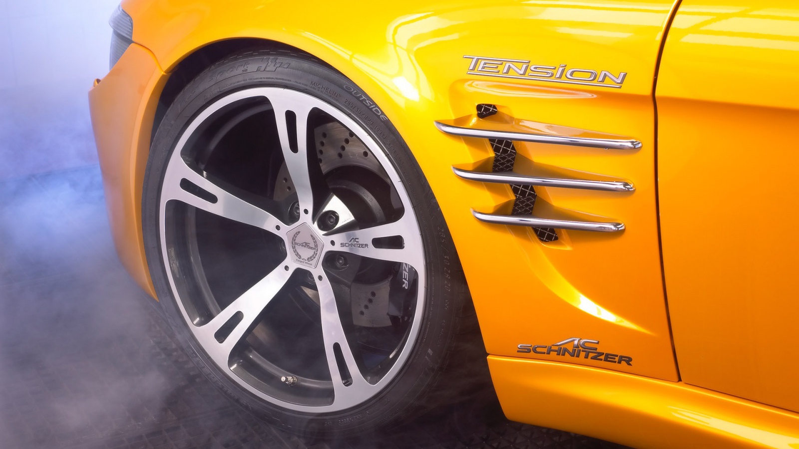 Литье желтого Шницера