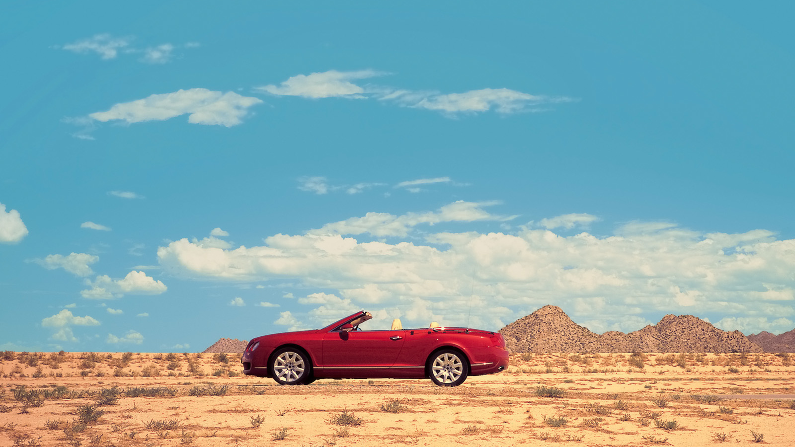 Красный Bentley