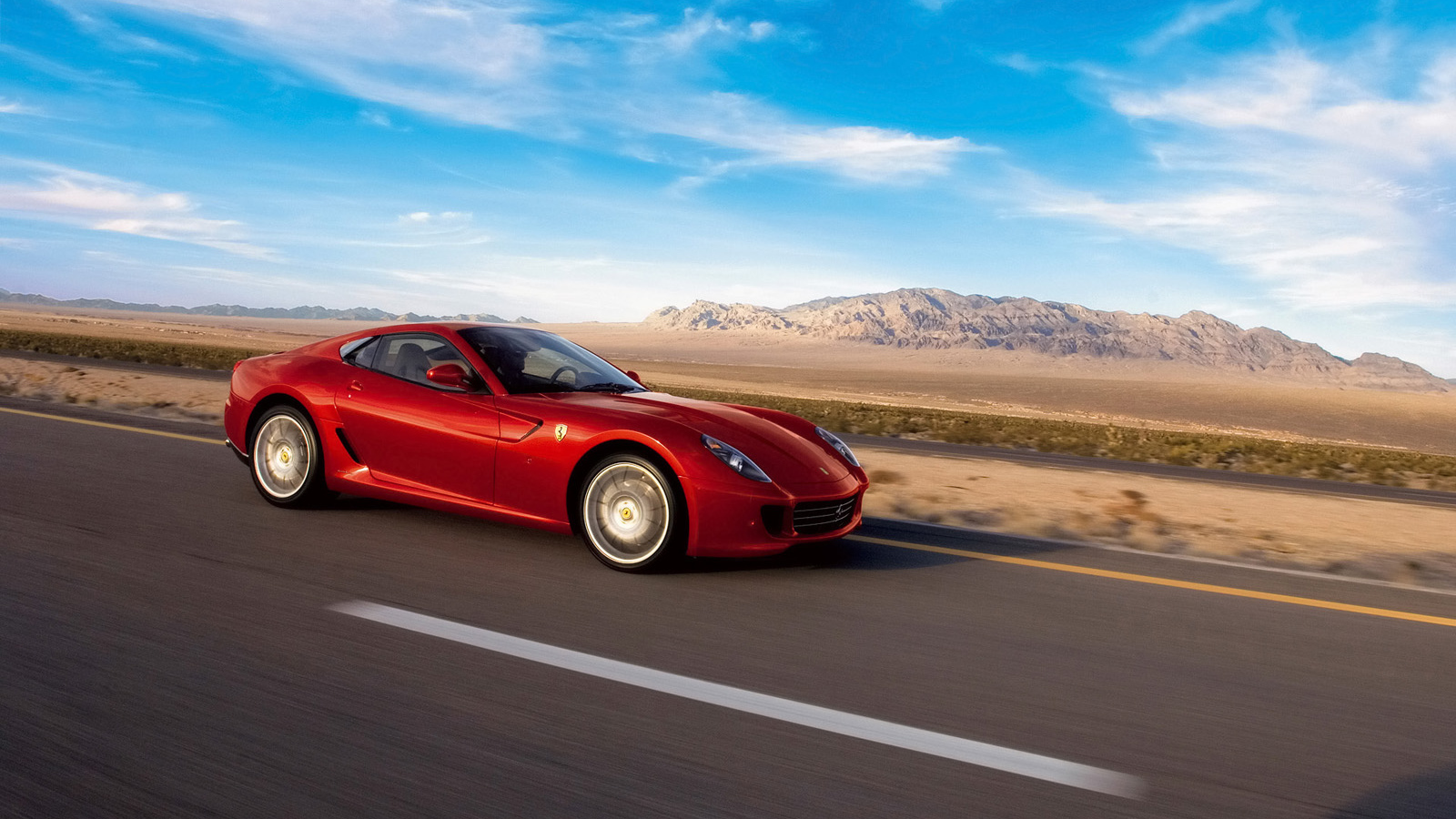 Автомобиль Ferrari GTB 599 на скорости