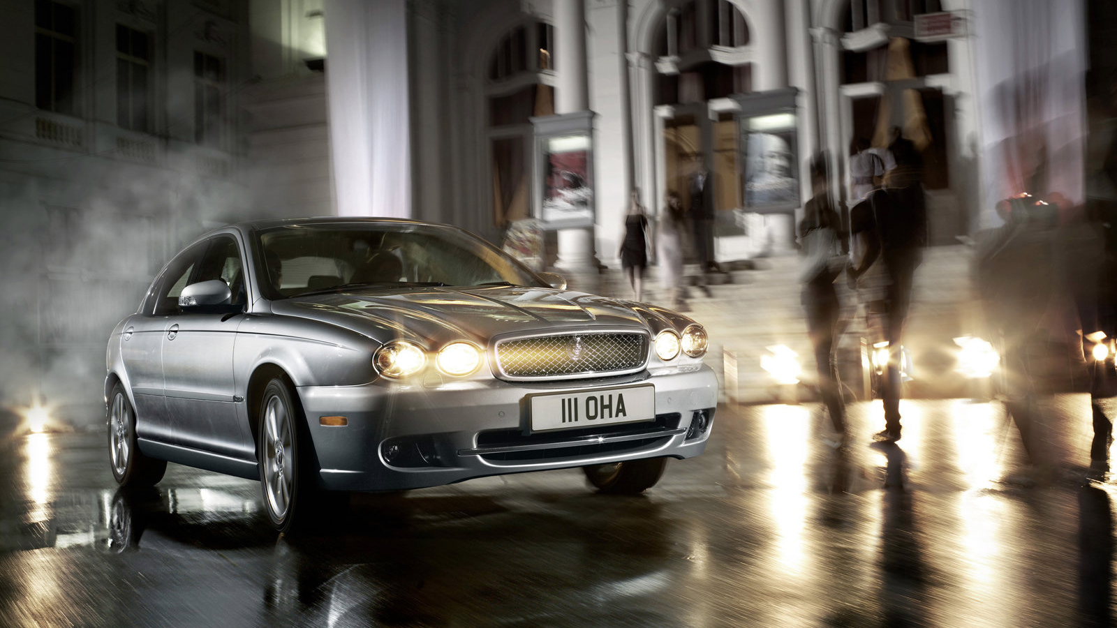 Jaguar под дождем