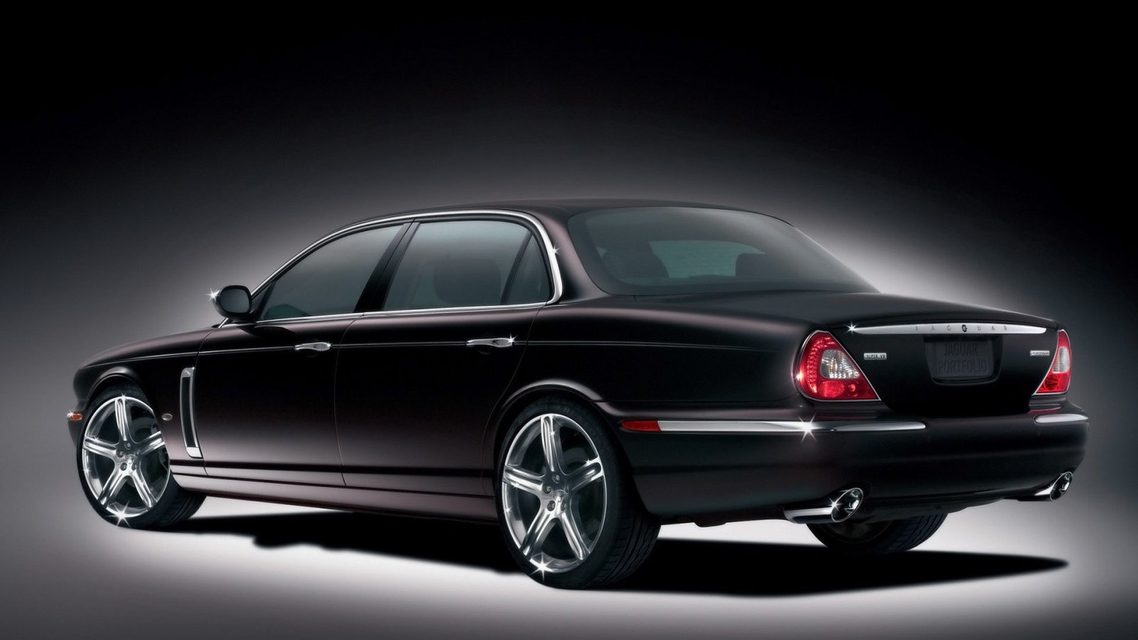 Мощный Jaguar V8