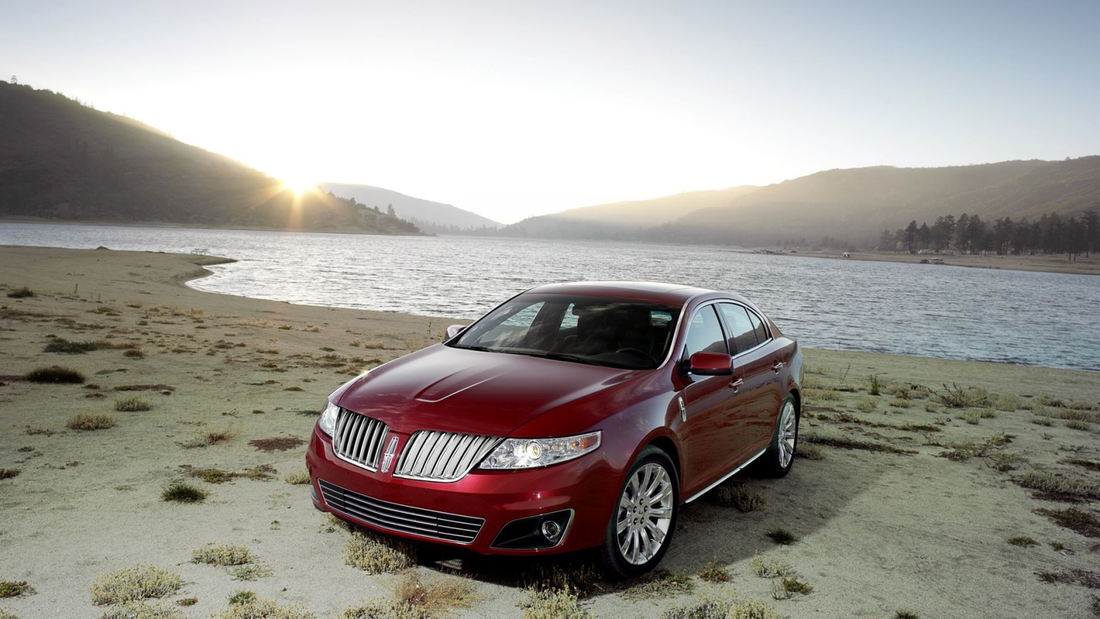 Lincoln на берегу озера