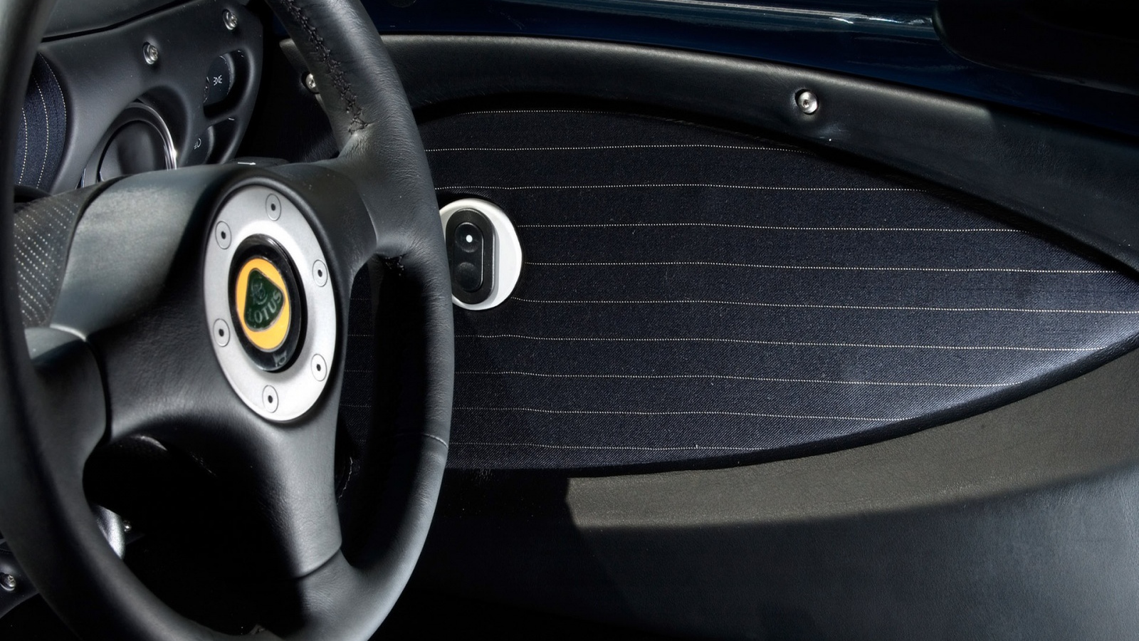 Руль автомобиля Lotus