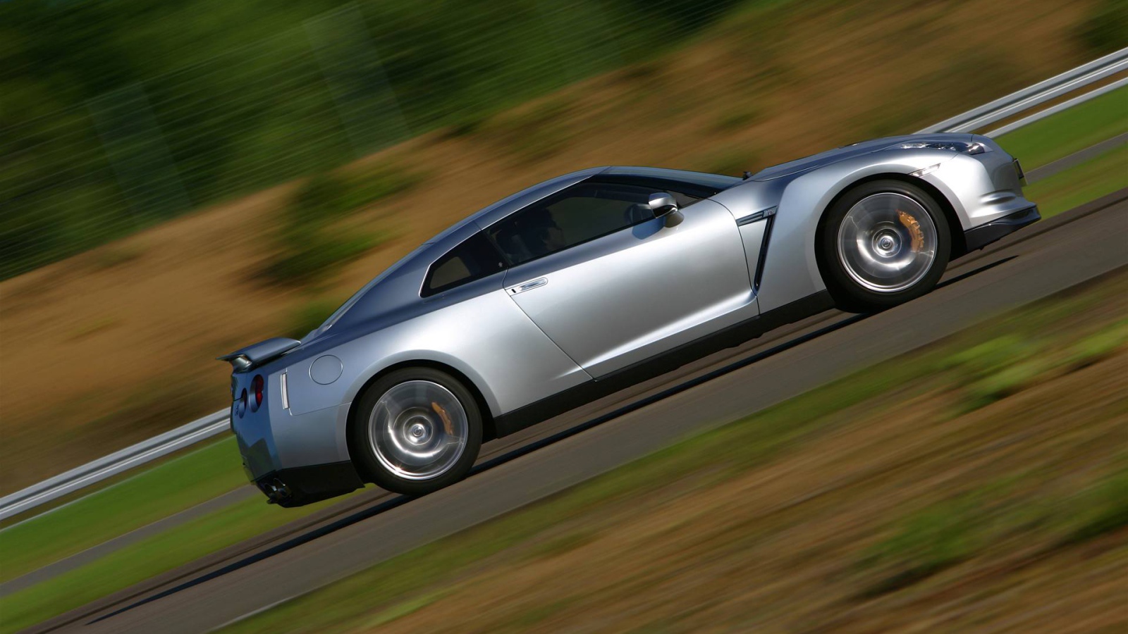 Nissan GT 2х местный автомобиль