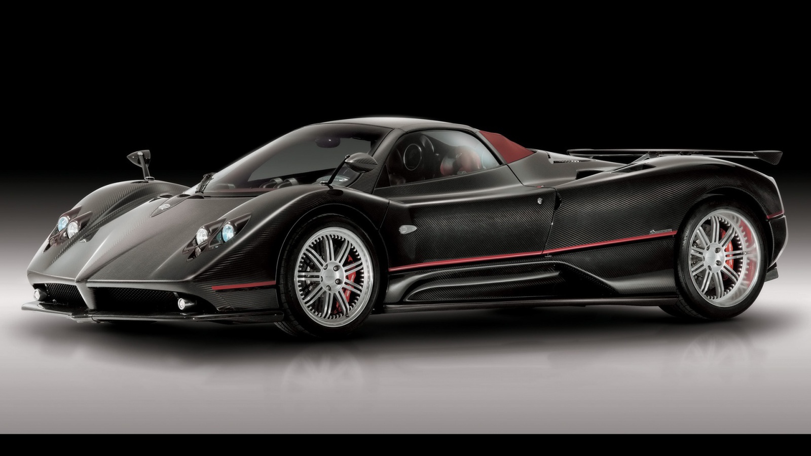 Итальянская ракета Pagani Roadster