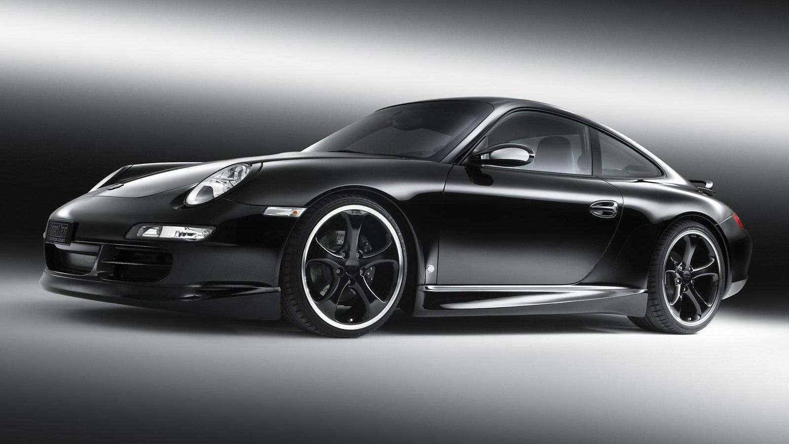 Черный Порше с черными литыми дисками