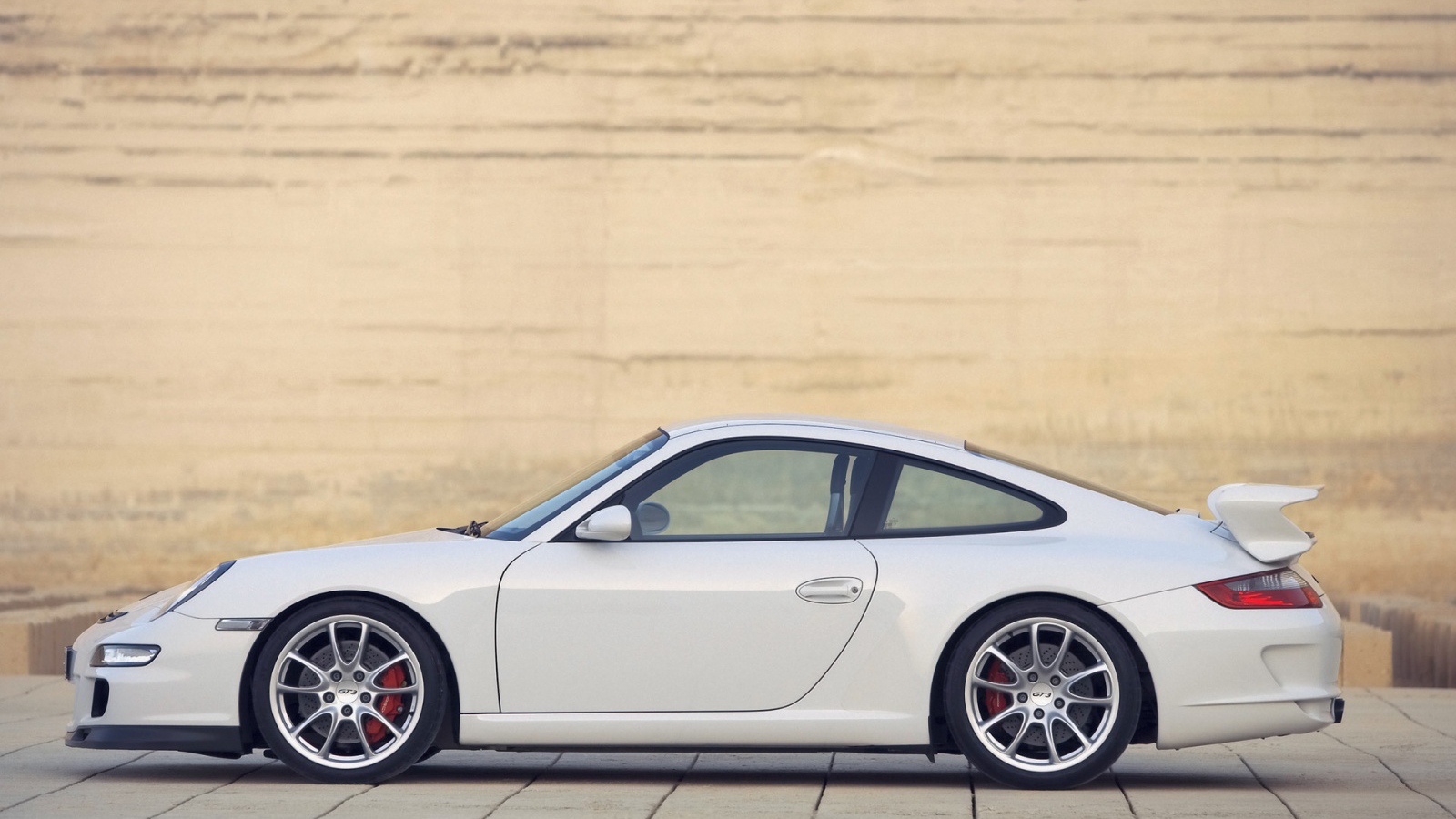 Белый Porsche 911 GT3