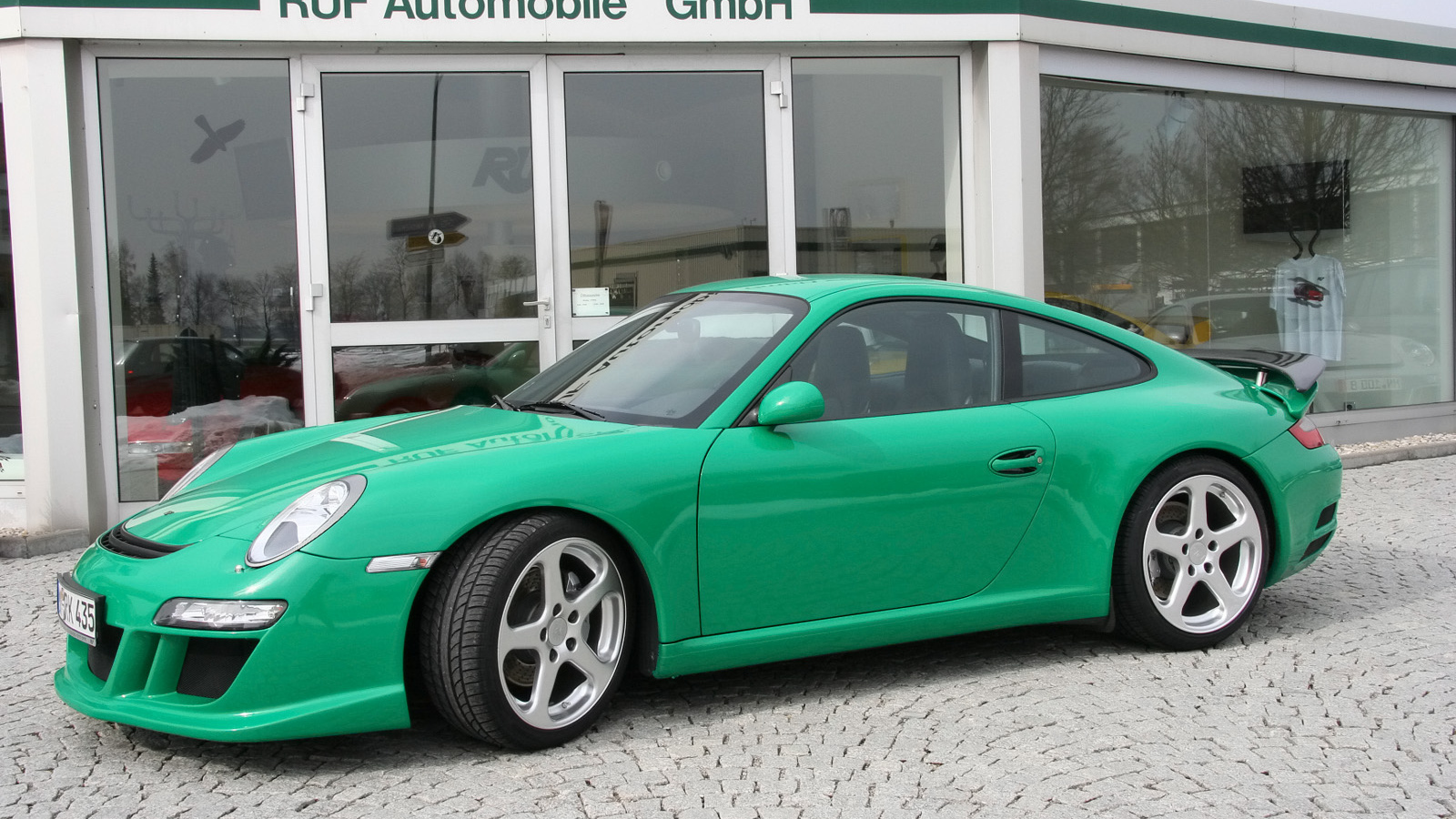 Зеленый Porsche Kompressor