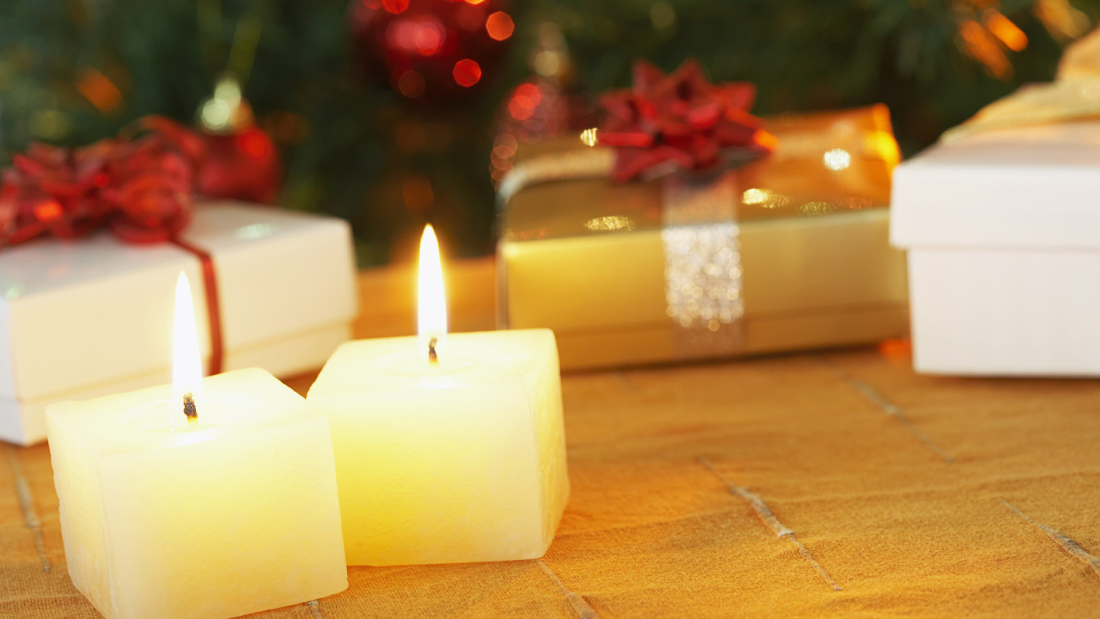 Под Рождественской елкой