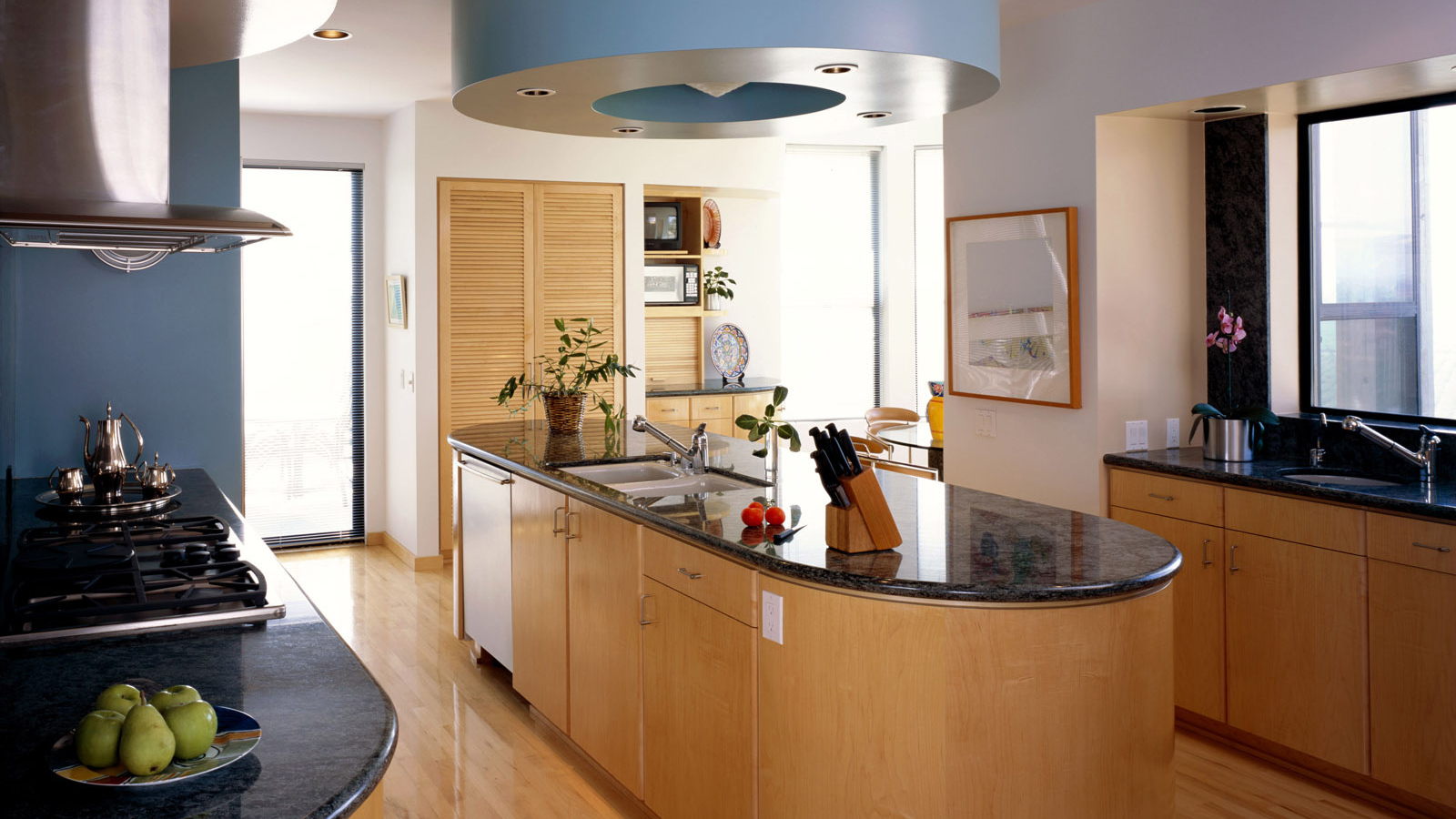 Красивый дизайн современной кухни