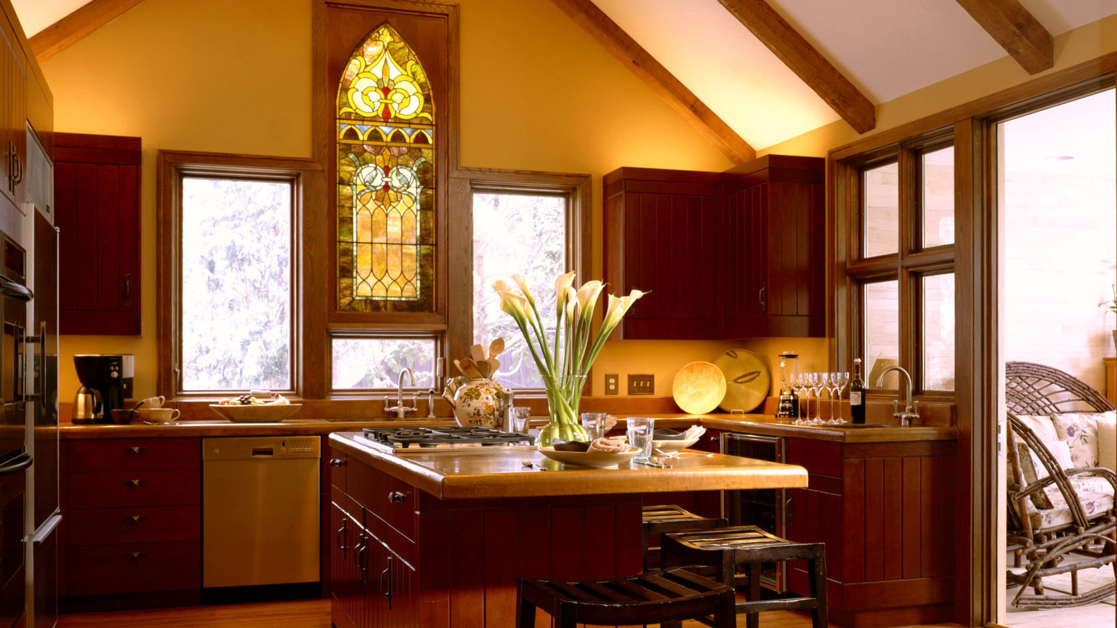 Кухня с витражом
