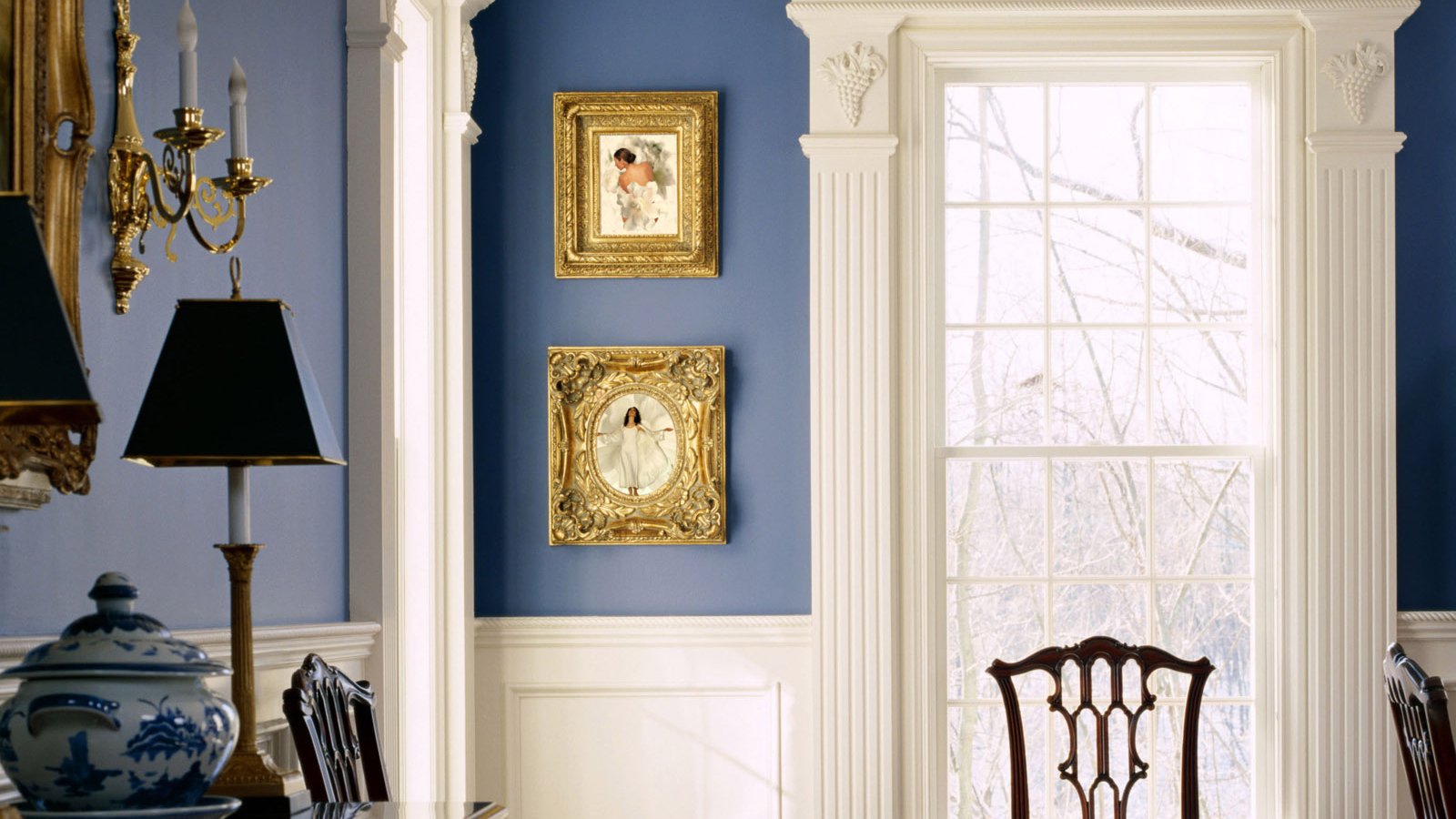 Бело-голубой стиль комнаты