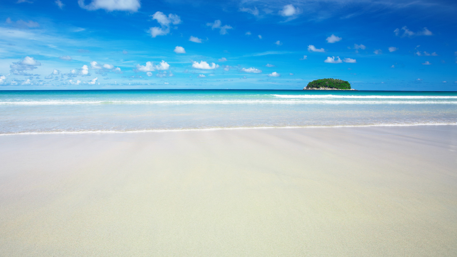 Красивый пляж