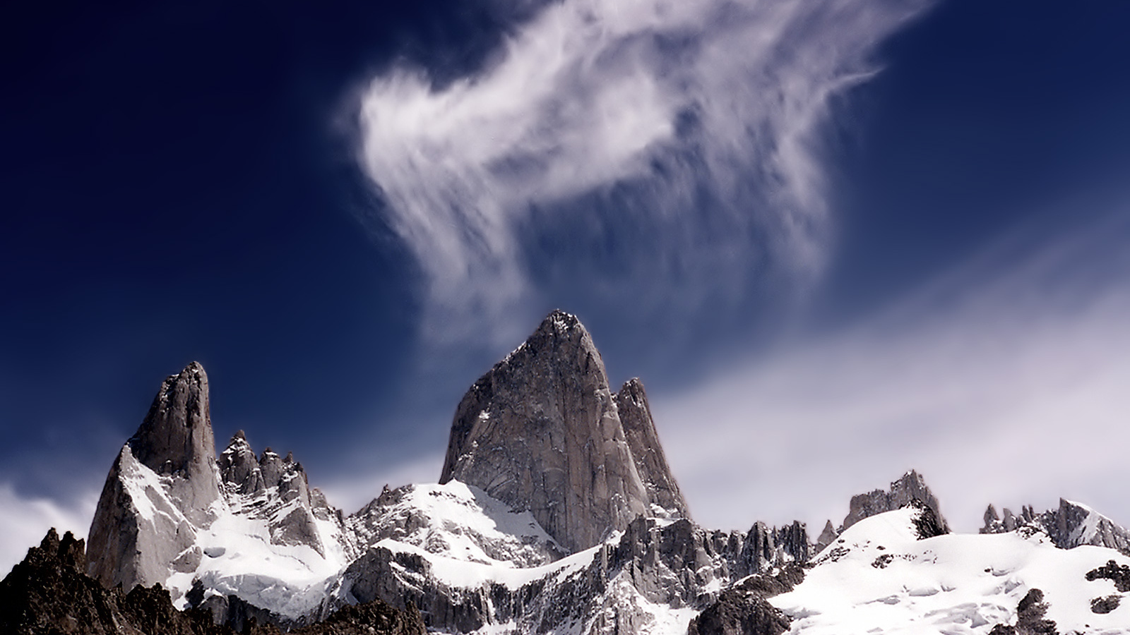 Скала и облака