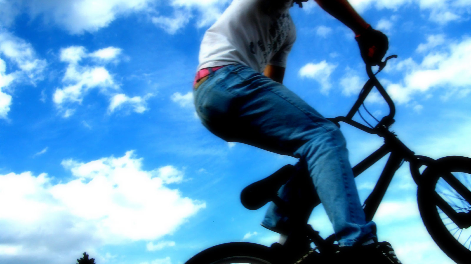 Скачок с велосипедом