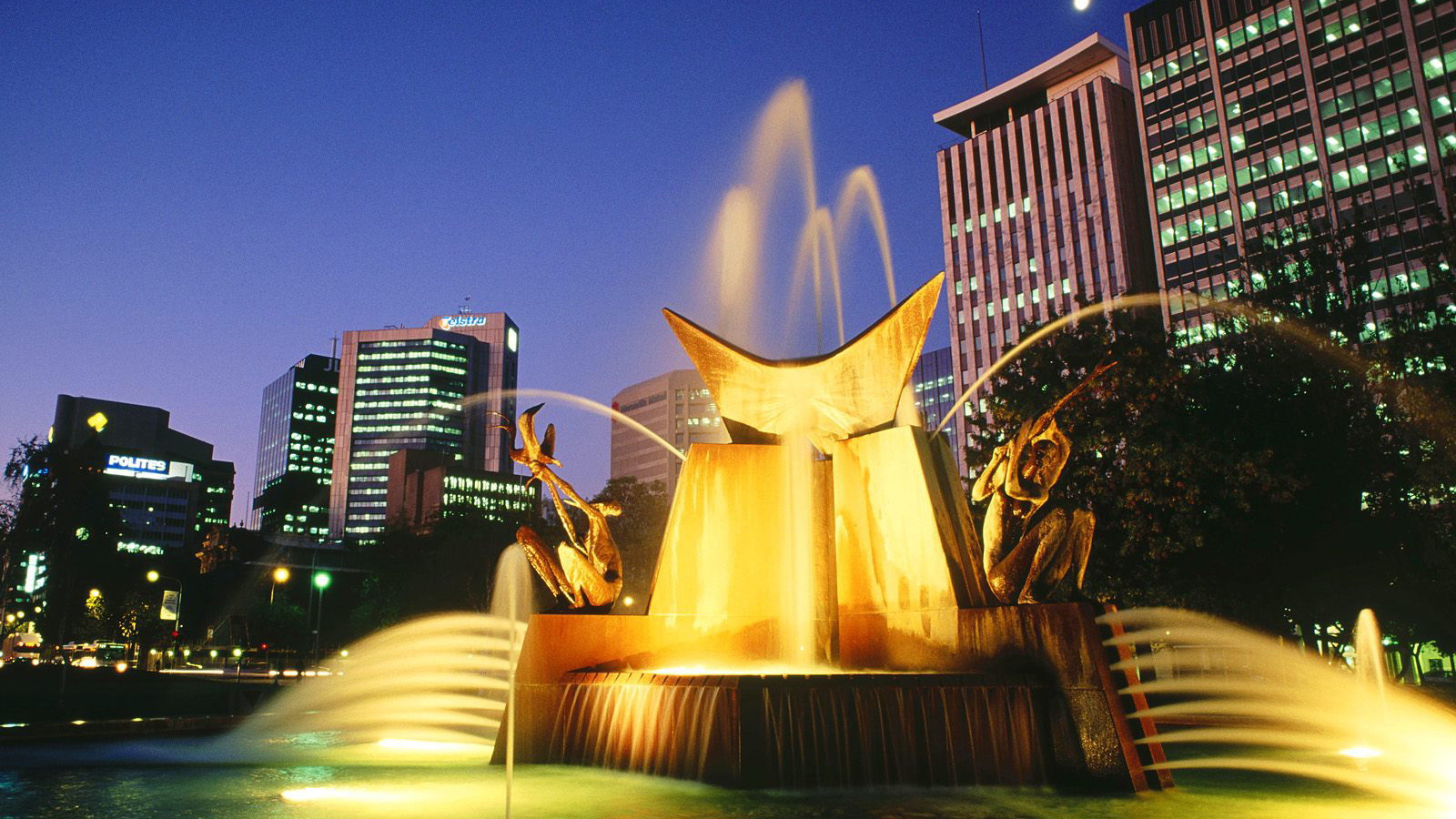 квадратный фонтан