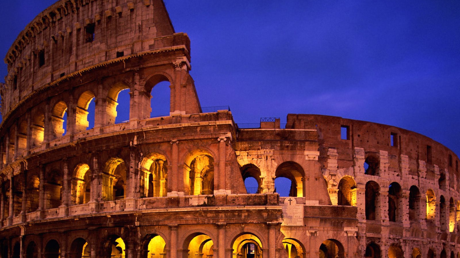 Римский Колизей ночью