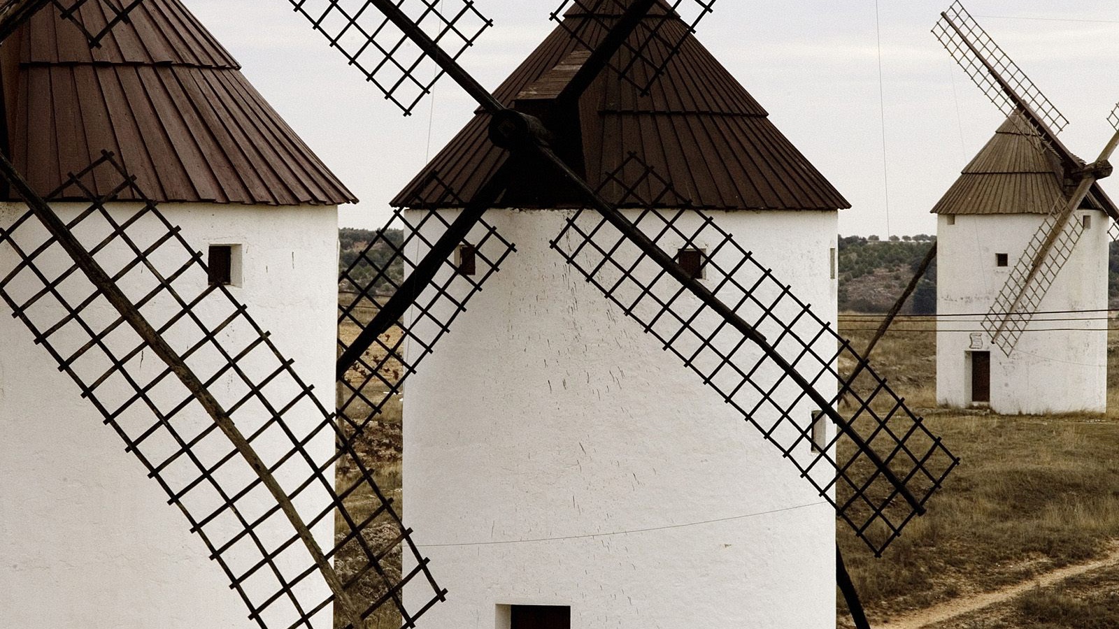 Три мельницы