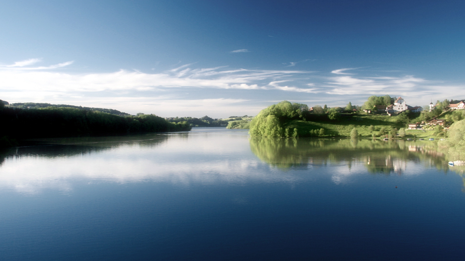 Озеро Gruyere, Швейцарии