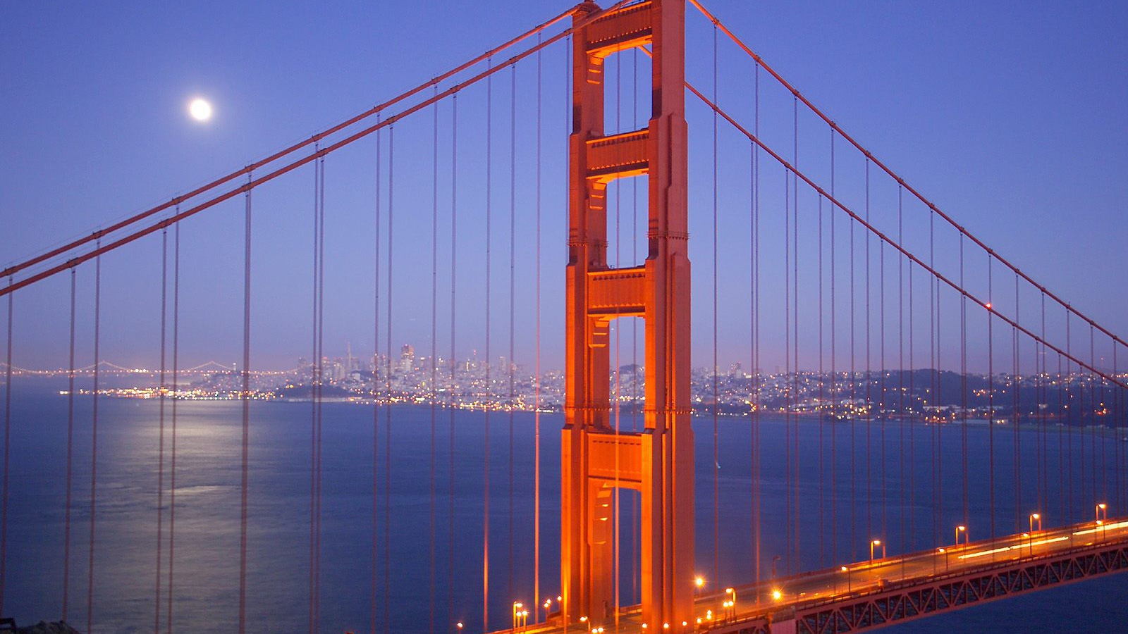 Восход луны в Сан-Франциско / Калифорния / США