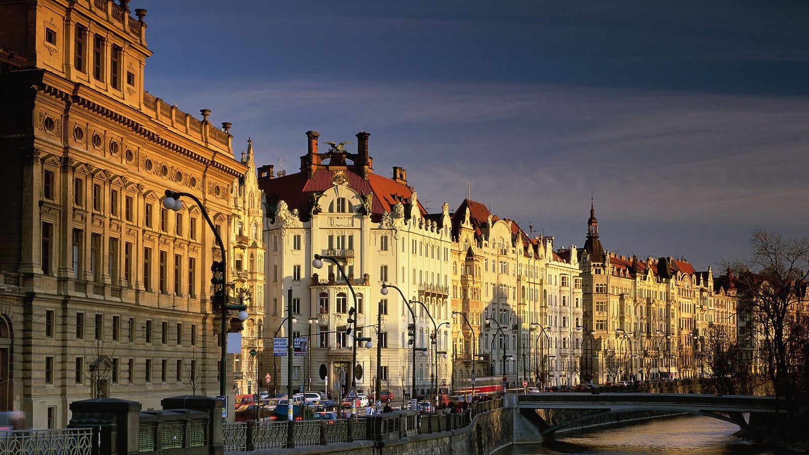 Река в Праге