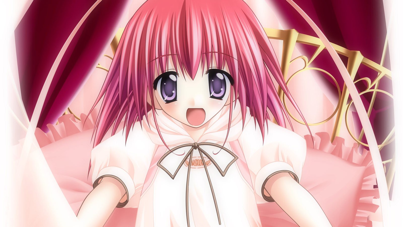 Маленькая девочка в кровати