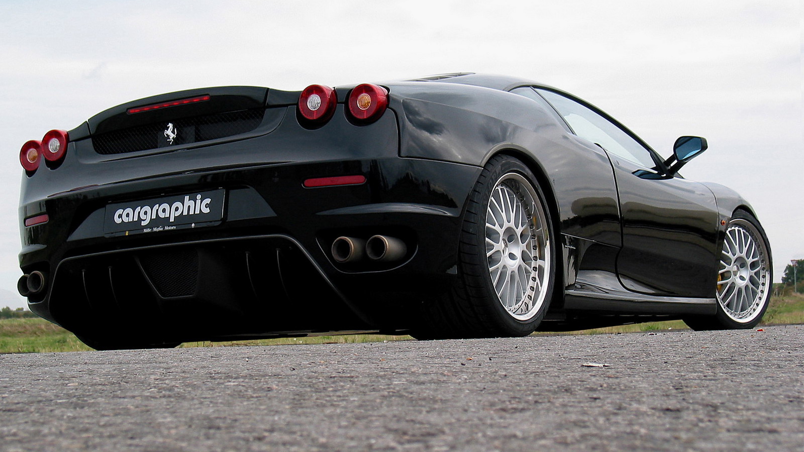 Черный Ferrari