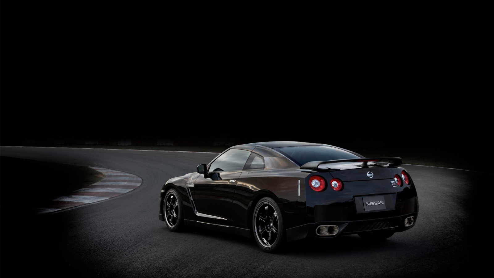 Черный Нисан