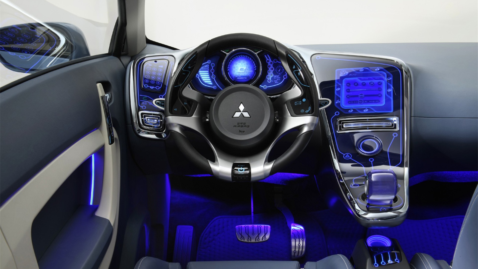 Салон автомобиля Mitsubishi